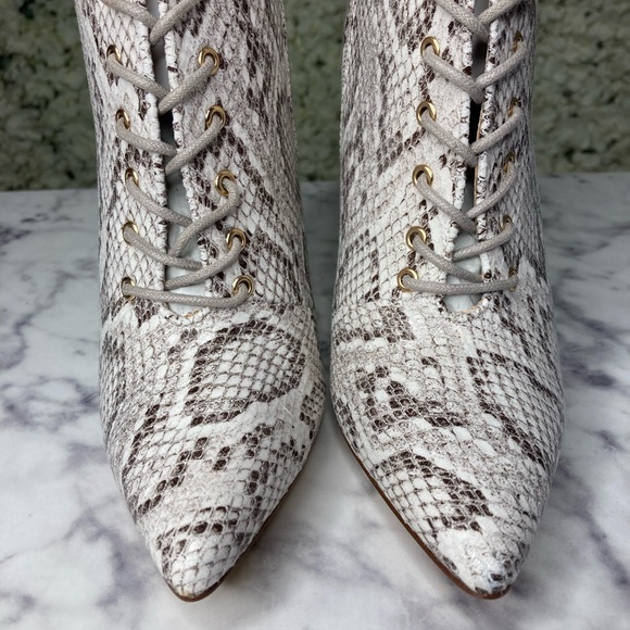 🆕 Cream Faux Snake Skin Boots - Picture 2 of 7